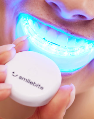 Zestaw do wybielania zębów z lampą LED i żelem wybielającym Light & Bright Smilebite - 2